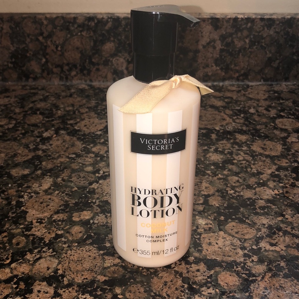 Victoria Secret Hydrating Body Lotion